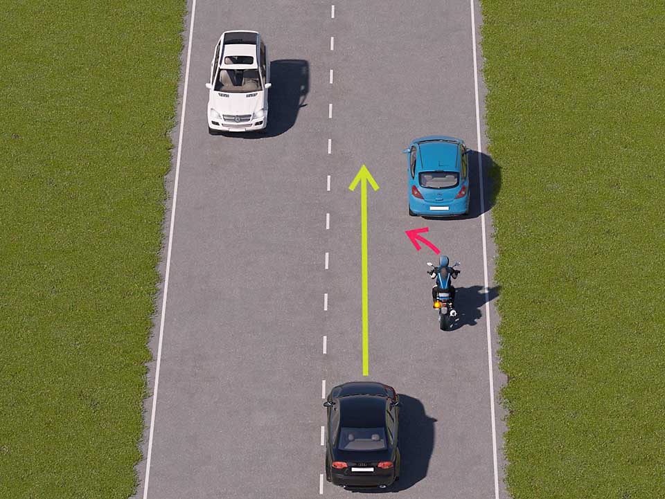 kaavakuvassa mopoilija on liittymässä liikenteeseen tien reunasta