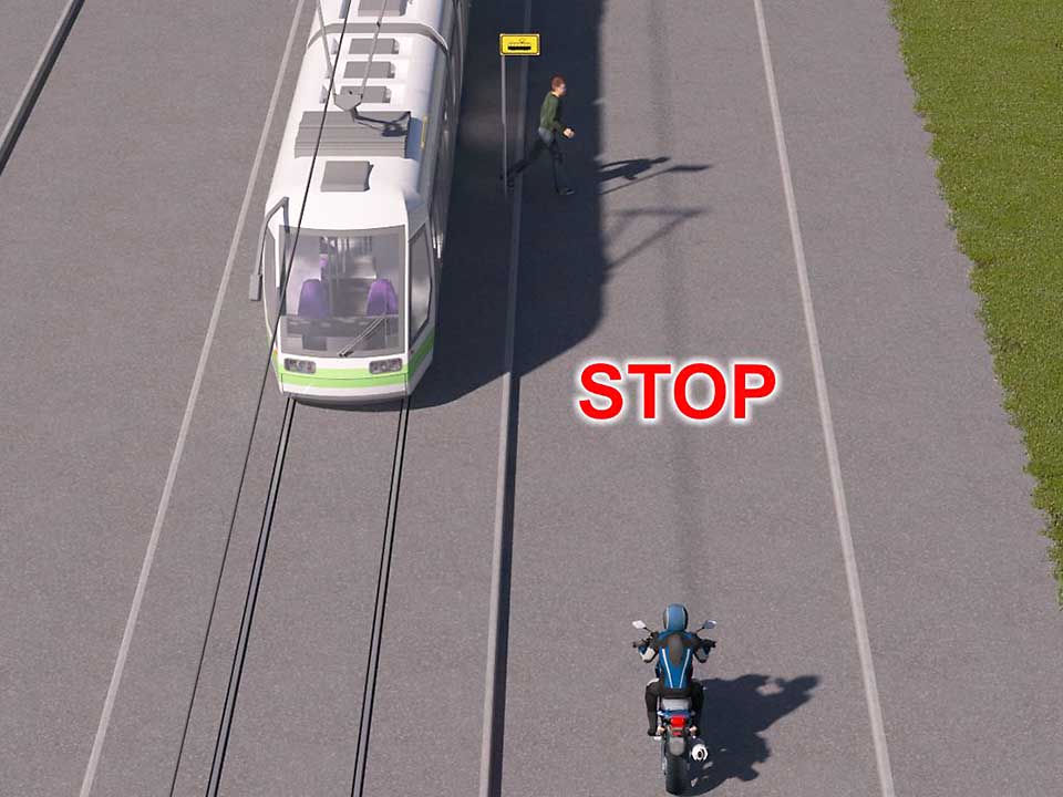 mallinnetussa kuvassa matkustaja poistuu raitiovaunusta sille kaistalle, millä mopoilija kulkee