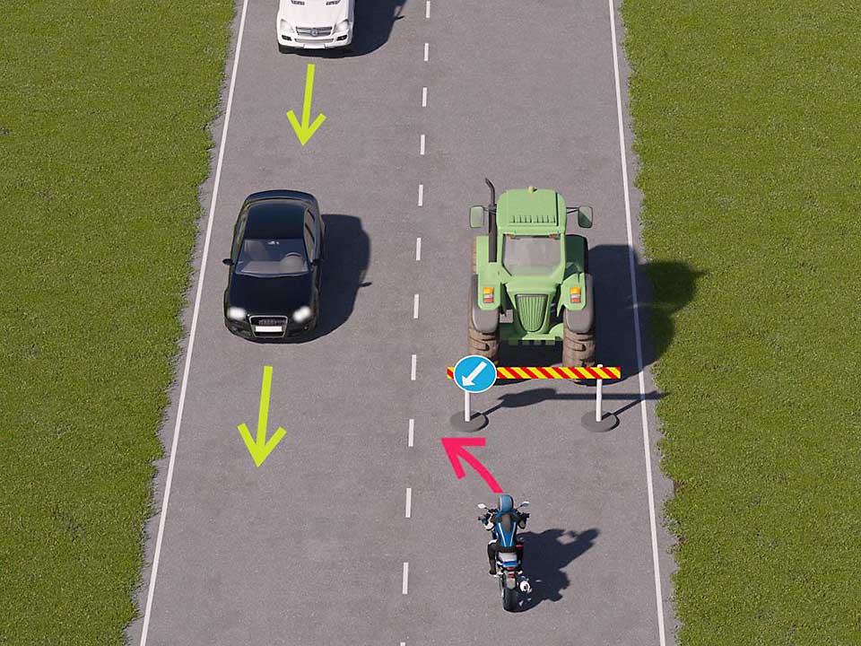 mallinnettu liikennetilanne; moottoripyöräilijä joutuu odottamaan, että vastaantuleva kaista on vapaa