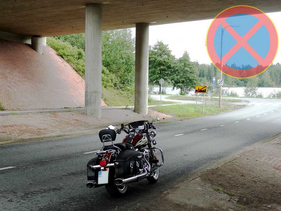 kielletylle alueelle pysäytetty moottoripyörä