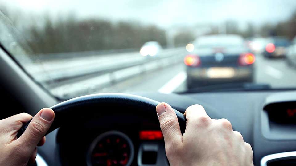 näkymä kuskin paikalta ratin yli