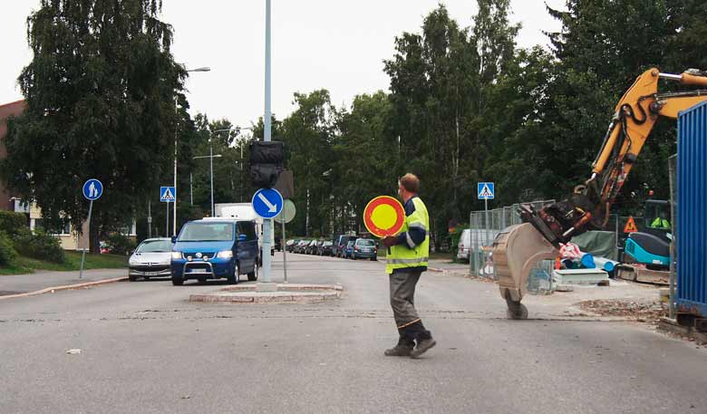 Liikenteenohjausta katuty&ouml;n aikana