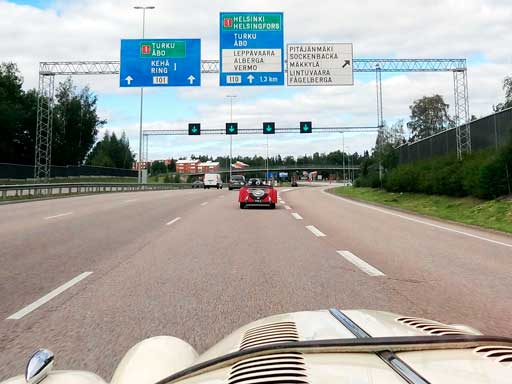 N&auml;kym&auml; autosta moottoritiell&auml;