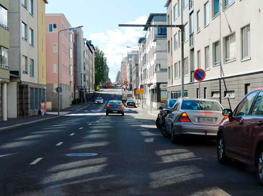 Autoja tulossa risteysalueelle