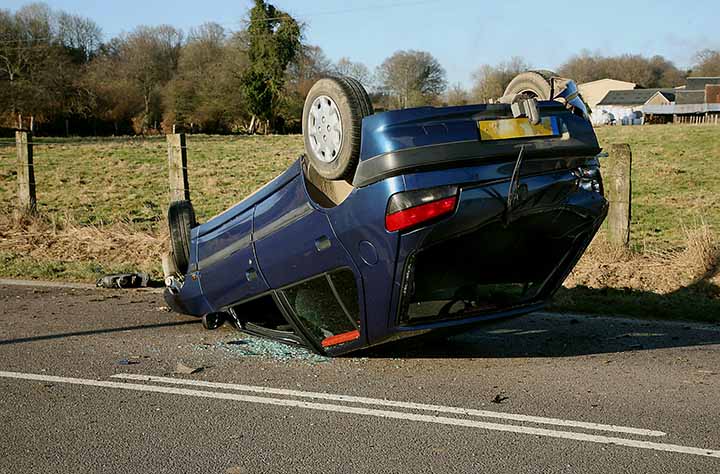 auto on kääntynyt ympäri onnettomuudessa