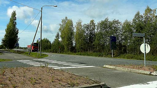 näkymä vasemmalta risteystä lähestyessä